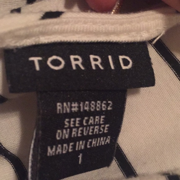 Women's torrid top Sz 1 - Picture 3 of 3